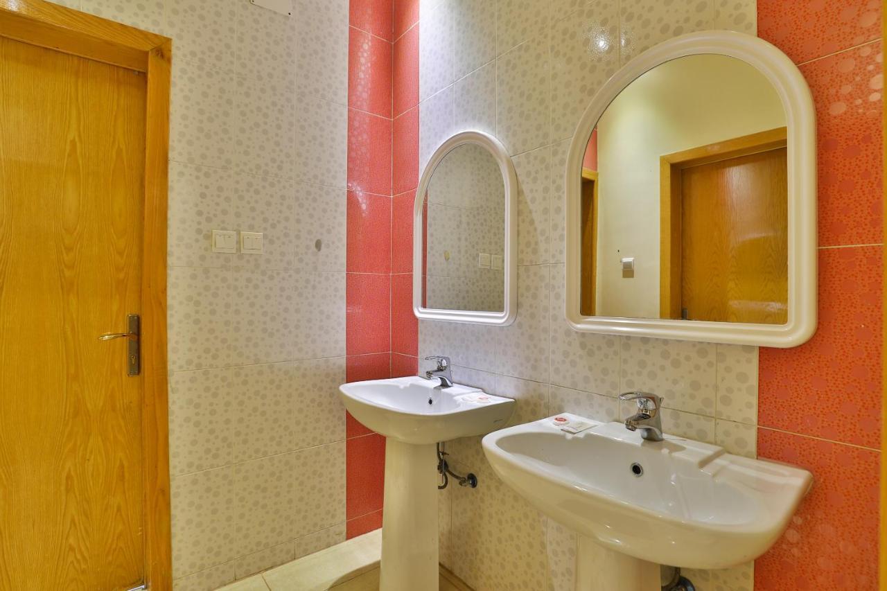 Capital O 324 Green House Hotel Абха Екстериор снимка